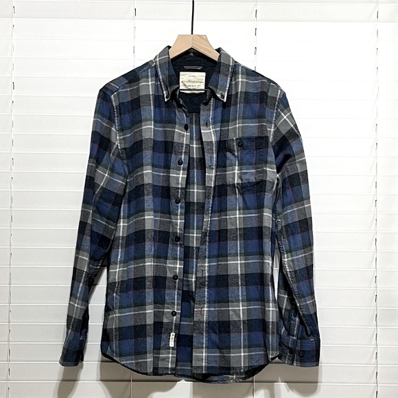 WeatherProof Vintage Men’s Flannel Size-M Plaid is Navy Blue, Black and Grey - Picture 1 of 6